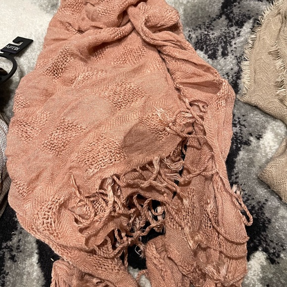 3 Assorted Scarfs - Picture 4 of 5